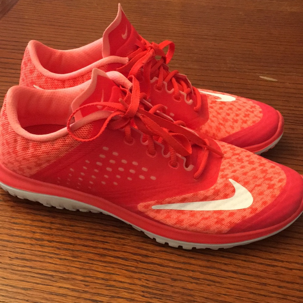 8.5 Nike womans running shoes